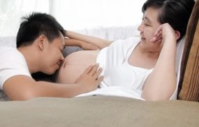 Quan hệ tình dục trong giai đoạn thai kỳ đúng cách rất tốt cho sức khỏe, vấn đề là nên chọn tư thế "yêu" phù hợp