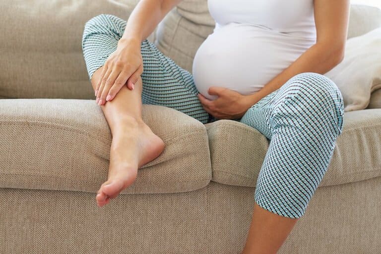 Điểm đáng quan tâm nhất đối với sự thay đổi sinh lý của người mẹ trong tháng thứ 9 của thai kỳ là nút nhầy bị bung và cổ tử cung mở rộng