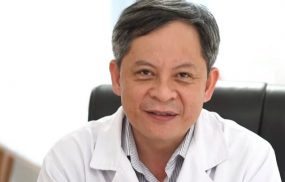 Bác sĩ Tăng Hà Nam Anh không chỉ giỏi về điều trị nội khoa mà còn giỏi về áp dụng phẫu thuật ngoại khoa cho bệnh nhân