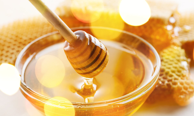 Nên mua mật ong ở những cửa hàng uy tín, ngoài ra mỗi ngày chỉ nên sử dụng 10-30 gram mật ong