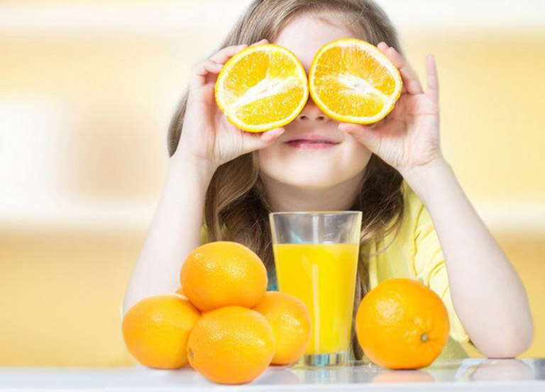 Bổ sung vitamin C cho trẻ khi bị sốt giúp nâng cao sức đề kháng