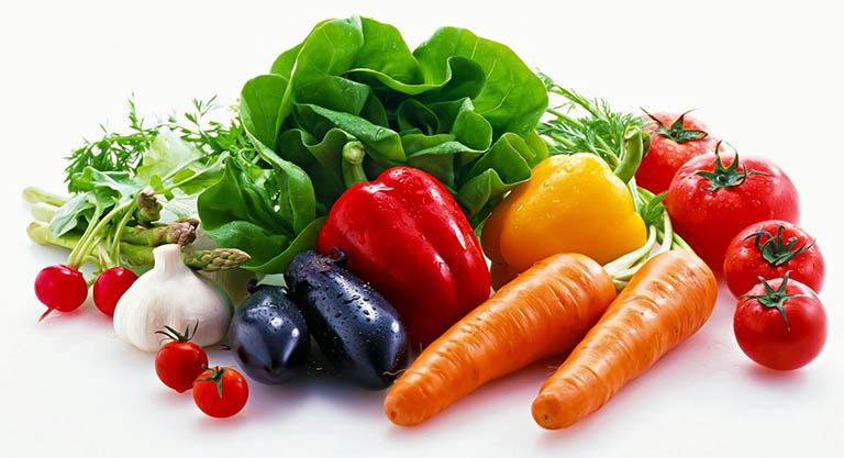Bị viêm da cơ địa nên tăng cường bổ sung vào chế độ ăn uống các loại rau quả trái cây tươi