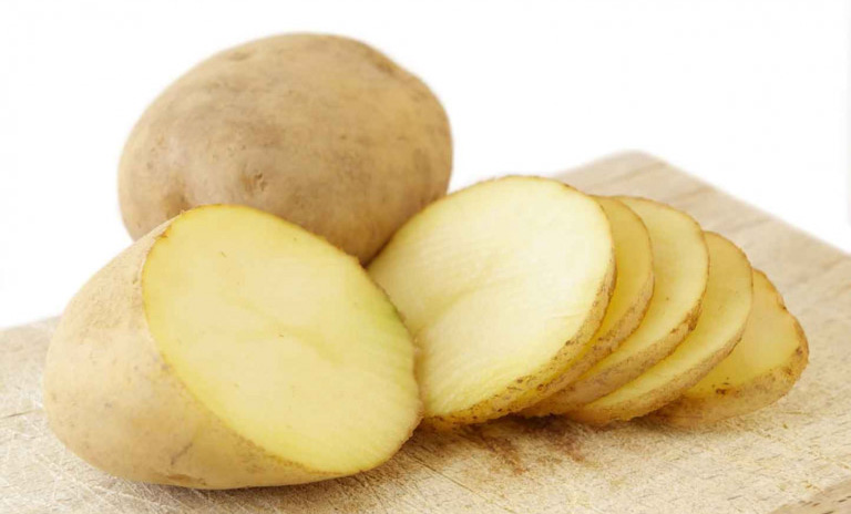 Đẩy lùi cơn ngứa ngáy do mề đay bằng cách đắp khoai tây