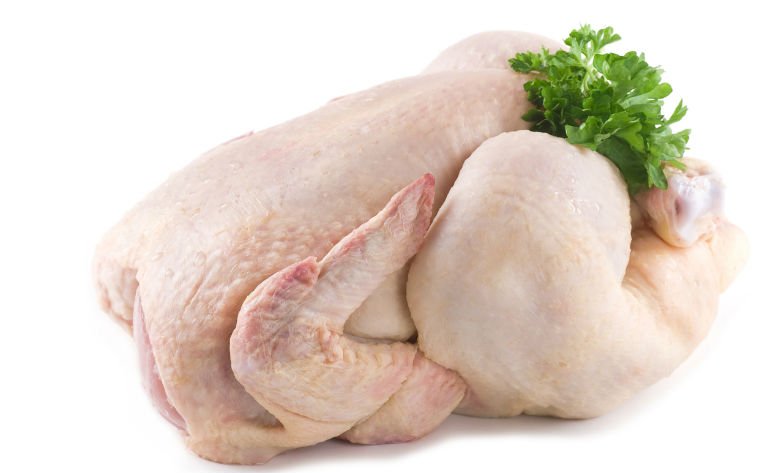 Trẻ bị viêm da cơ địa nên hạn chế ăn các món ăn chế biến từ thịt gà, trứng gà,...