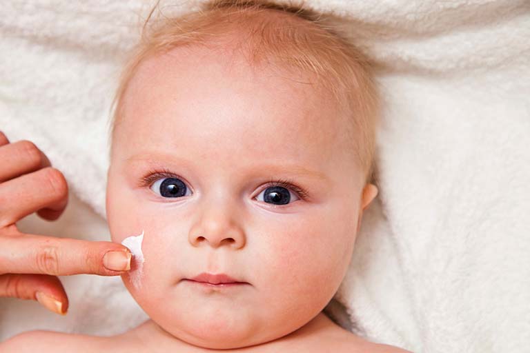 Cần thận trọng khi sử dụng thuốc tây để điều trị bệnh cho con 