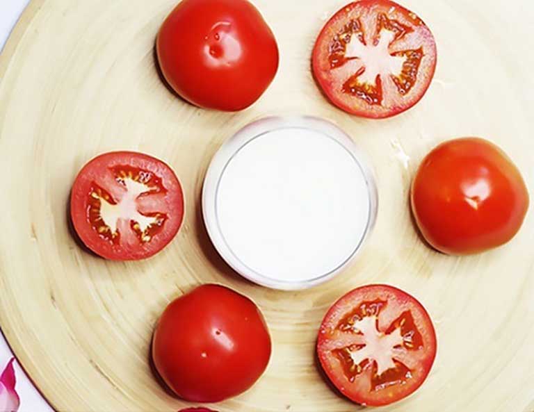 Chữa nổi tàn nhang khi mang thai với cà chua và sữa chua
