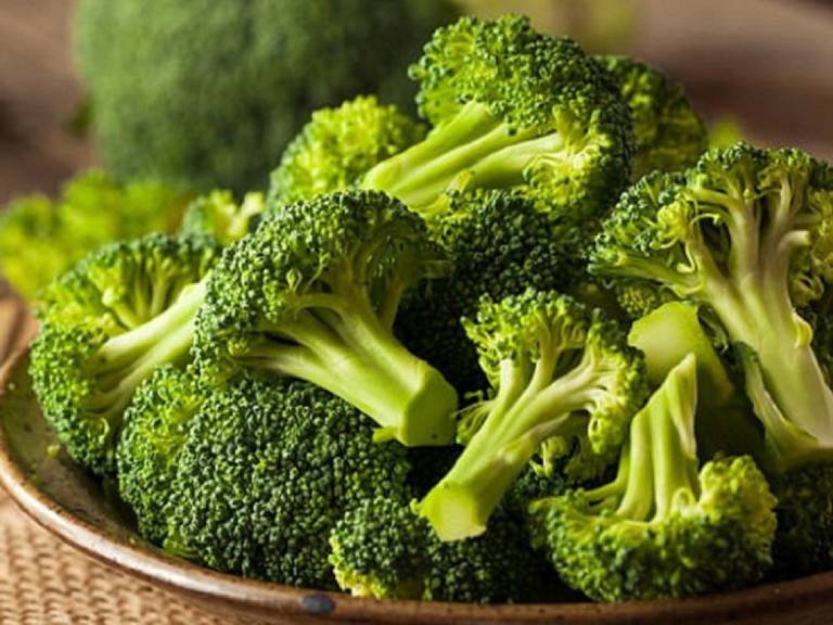 Các loại rau xanh giúp cải thiện các chứng co thắt đường ruột ở hệ tiêu hóa và cải thiện tình trạng táo bón
