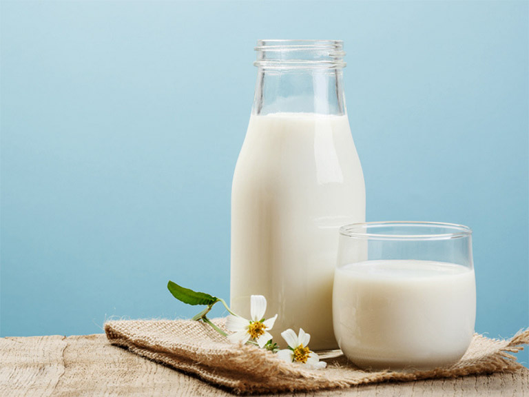 Kết hợp vitamin E với sữa tươi không đường