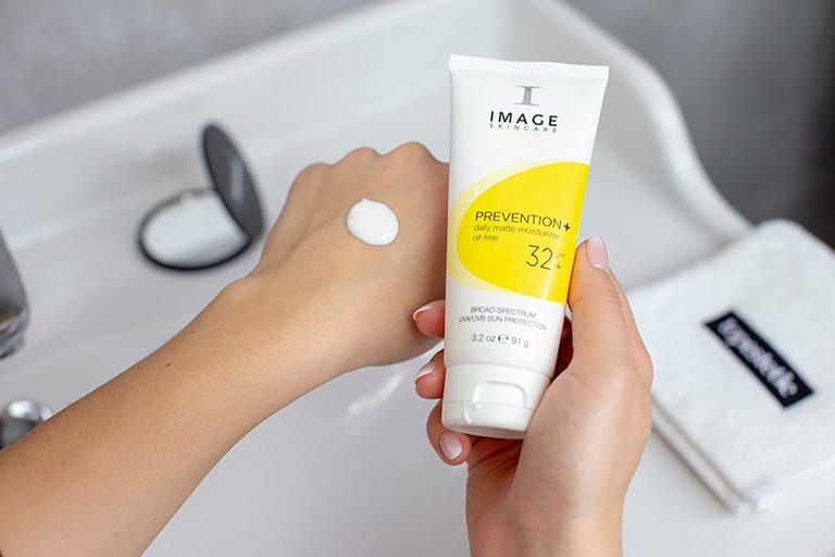 Kem chống nắng Image Skincare Prevention SPF 32 được nghiên cứu dành riêng cho người có làn da dầu, mụn và nhạy cảm
