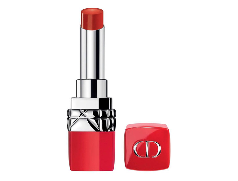 Christian Dior Ultra Rouge là dòng son cao cấp với thiết kết sang trọng và chất son ẩm mịn