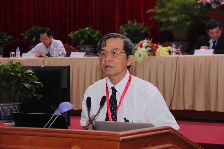 Bác sĩ Huỳnh Hồng Châu từng đảm nhiệm nhiều chức vụ quan trọng trong các bệnh viện lớn 