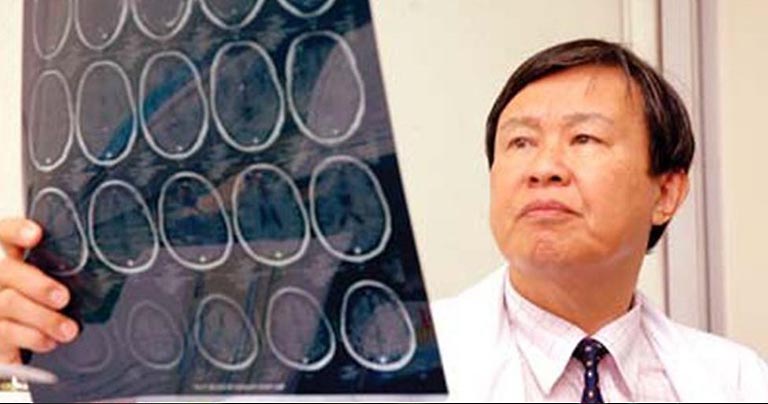 Bác sĩ Võ Văn Nho có trên 40 năm kinh nghiệm trong việc khám và điều trị bệnh về cột sống 