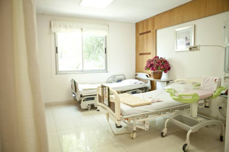 Phòng dịch vụ 2 giường của bệnh viện rất tiện lợi nhưng cũng hiếm khi còn tró