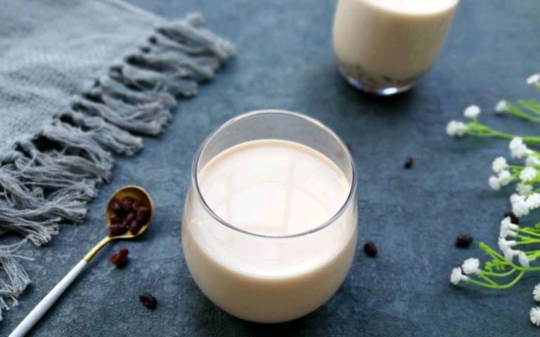 Sữa, các sản phẩm từ sữa và đặc biệt là sữa nóng rất có lợi cho việc tăng tiết sữa ở mẹ