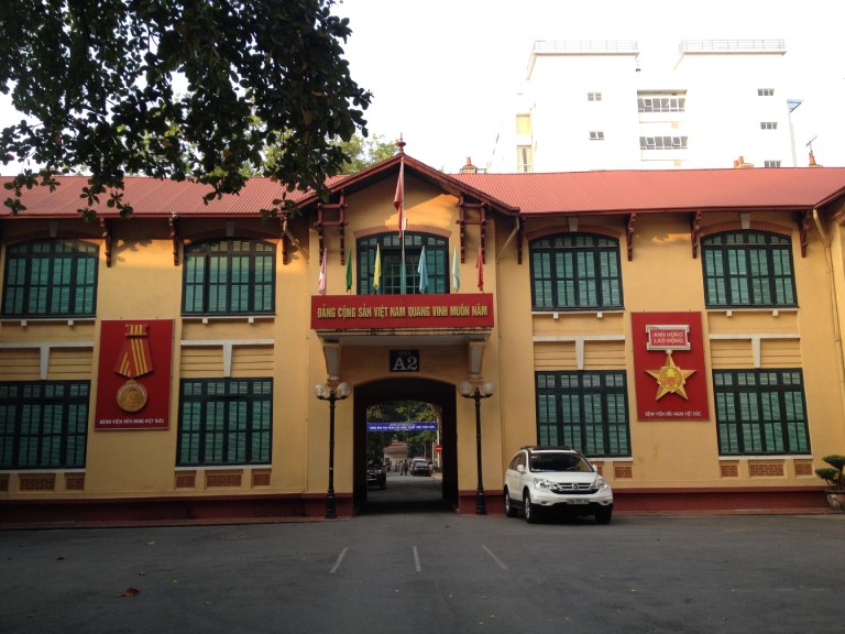 Bệnh viện Hữu nghị Việt Đức - Chữa thoái hóa đốt sống cổ ở đâu tốt và an toàn?