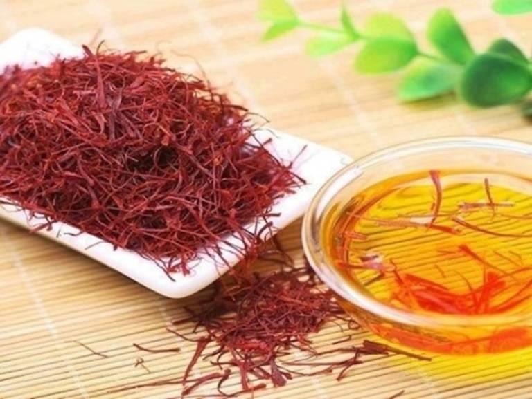 Trà saffron được nhiều người yêu thích vì mùi thơm đặc trưng mà lại có nhiều tác dụng tuyệt vời với sức khỏe