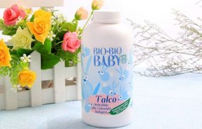Phấn rôm Organic Bio Bio Baby được chiết xuất từ Cúc La Mã, có mùi thơm đặc trưng, an toàn cho da bé