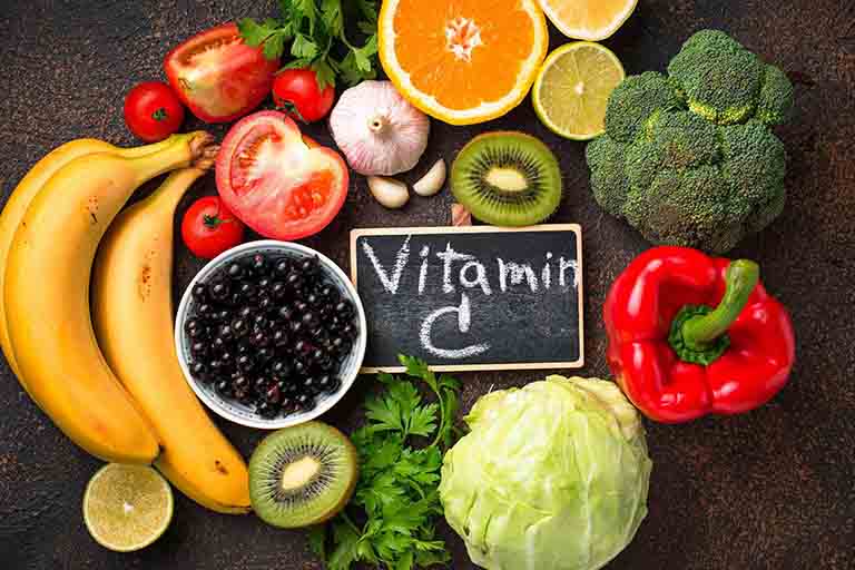 Nên bổ sung vitamin C bằng các loại thực phẩm để tránh nguy cơ mắc tác dụng phụ