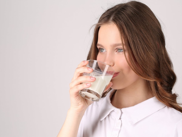 Viêm loét dạ dày có nên uống sữa không?