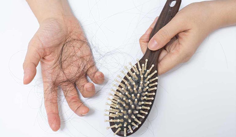 Vì sao bị rụng tóc nhiều ở tuổi dậy thì? Cách khắc phục như thế nào?