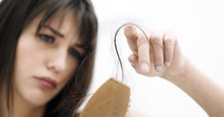 Tình trạng rụng tóc khi mang thai có nguy hiểm không?