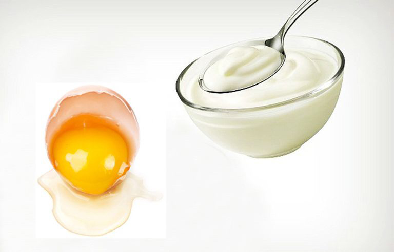 lòng trắng trứng gà trị rạn da