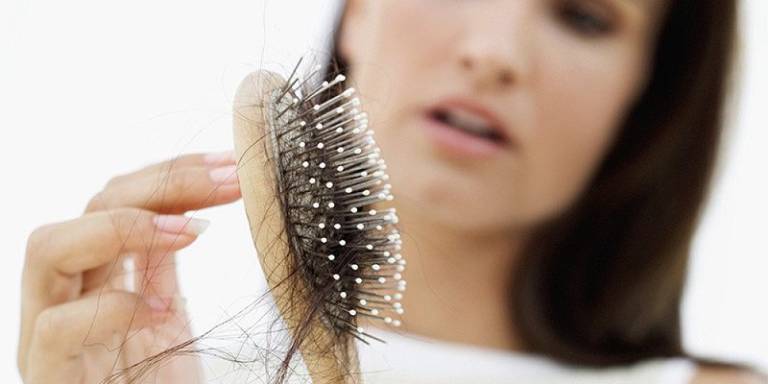 Rụng tóc do rối loạn nội tiết tố
