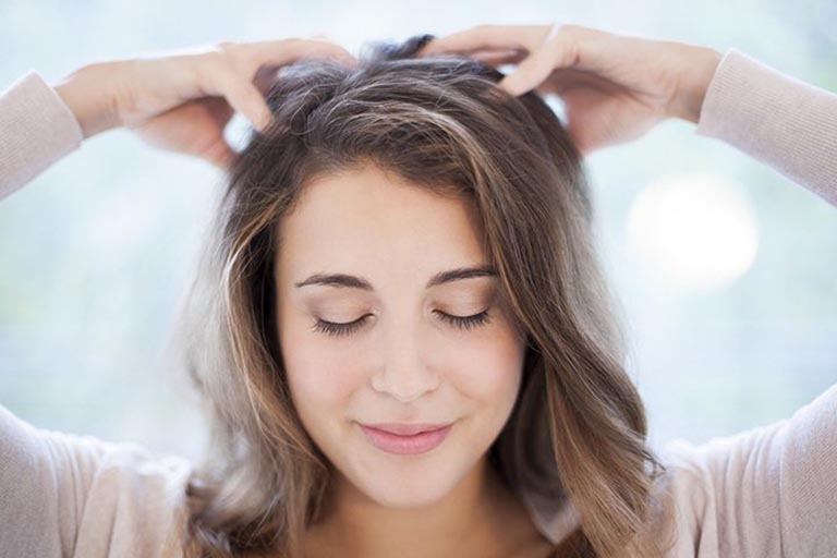 Massage da đầu vừa giúp thư giãn, vừa giúp tóc mọc nhanh hơn 