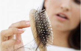 Rụng tóc sau sinh nên uống gì để ngăn ngừa và điều trị rụng tóc là thắc mắc chung của nhiều chị em