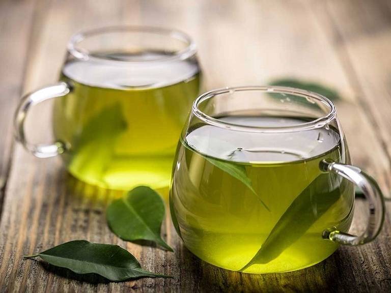 Sử dụng 1 - 2 cốc trà xanh mỗi ngày sẽ giúp ngăn ngừa rụng tóc lại không ảnh hưởng đến sự phát triển của bé