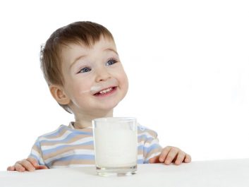 Loại sữa nào tốt cho trẻ biếng ăn, chậm tăng cân?