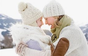 Giữ ấm đầu và tai sẽ là cách chăm sóc, bảo vệ sức khoẻ mùa đông hiệu quả, giúp bạn tránh được tình trạng đau nhức, ê buốt khó chịu