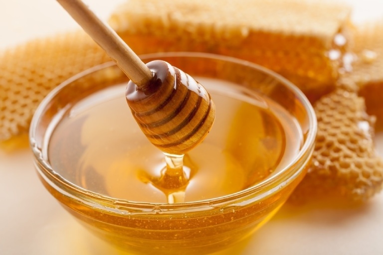 dùng mật ong chữa viêm nha chu tại nhà