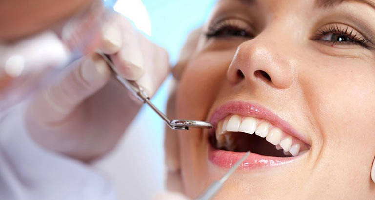 Bọc răng sứ chữa sâu răng hàm có lỗ như thế nào?