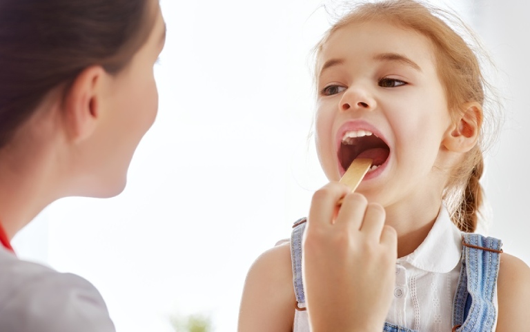 phòng ngừa sâu răng ăn vào tủy ở trẻ nhỏ