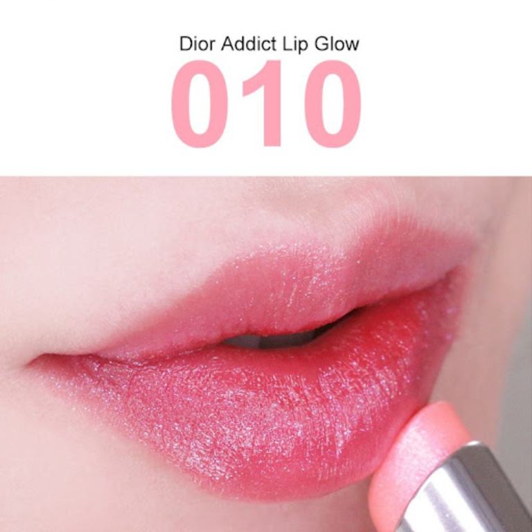 Son Dior #010 - Holographic Pink có màu hồng nhẹ nhũ bạc hơi ánh cam