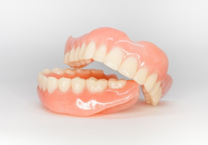 Trồng răng hàm giả nguyên hàm